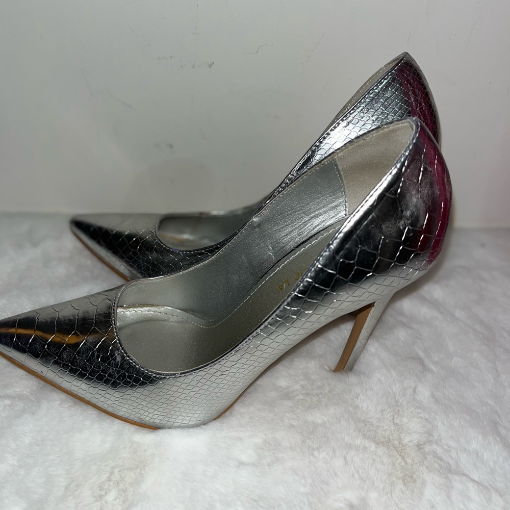 Silver heel
